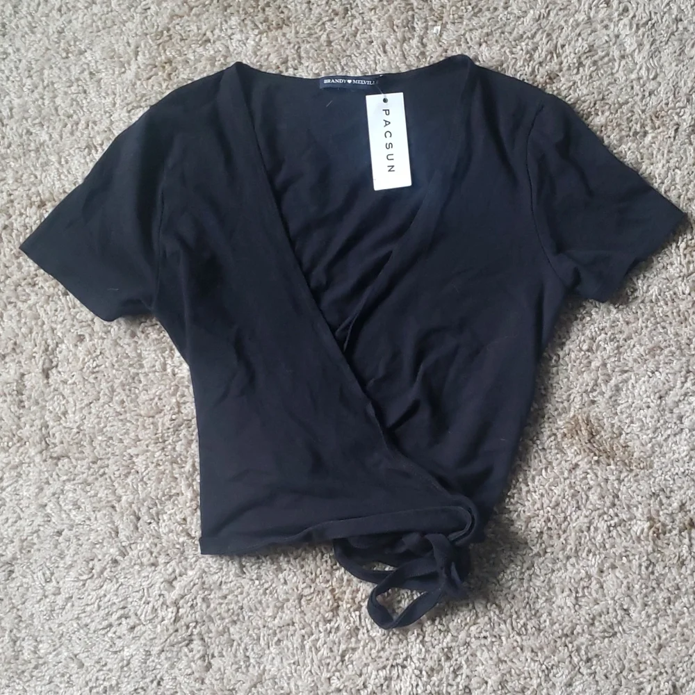 NWT Brandy Melville Black Rae Short Sleeve Wrap Crop Top - Picture 4 of 8